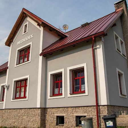 Penzion Medvídek Tanvald Exterior foto